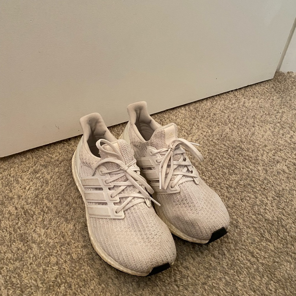 Women’s Adidas Ultra boost Sneakers. Color White. Size 8.5